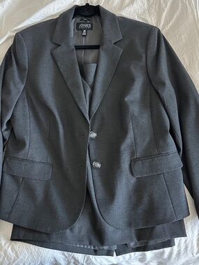 Gray Jones New York Blazer/Skirt Suit set- size 16